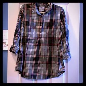 Old Navy maternity plaid shirt